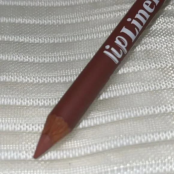 Farmasi Makeup Bundle - Picture 5 of 10